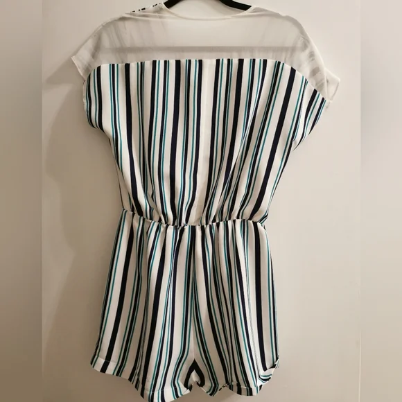 Short romper - Picture 2 of 3